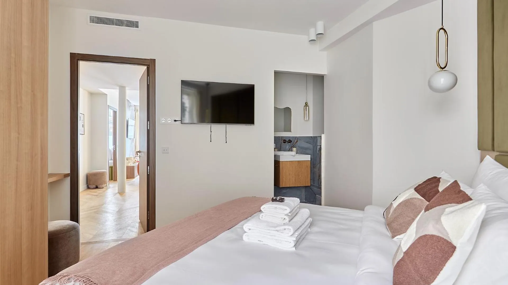 Appartement Exceptional 3 Bedrooms Heart Of By Prestige Paris
