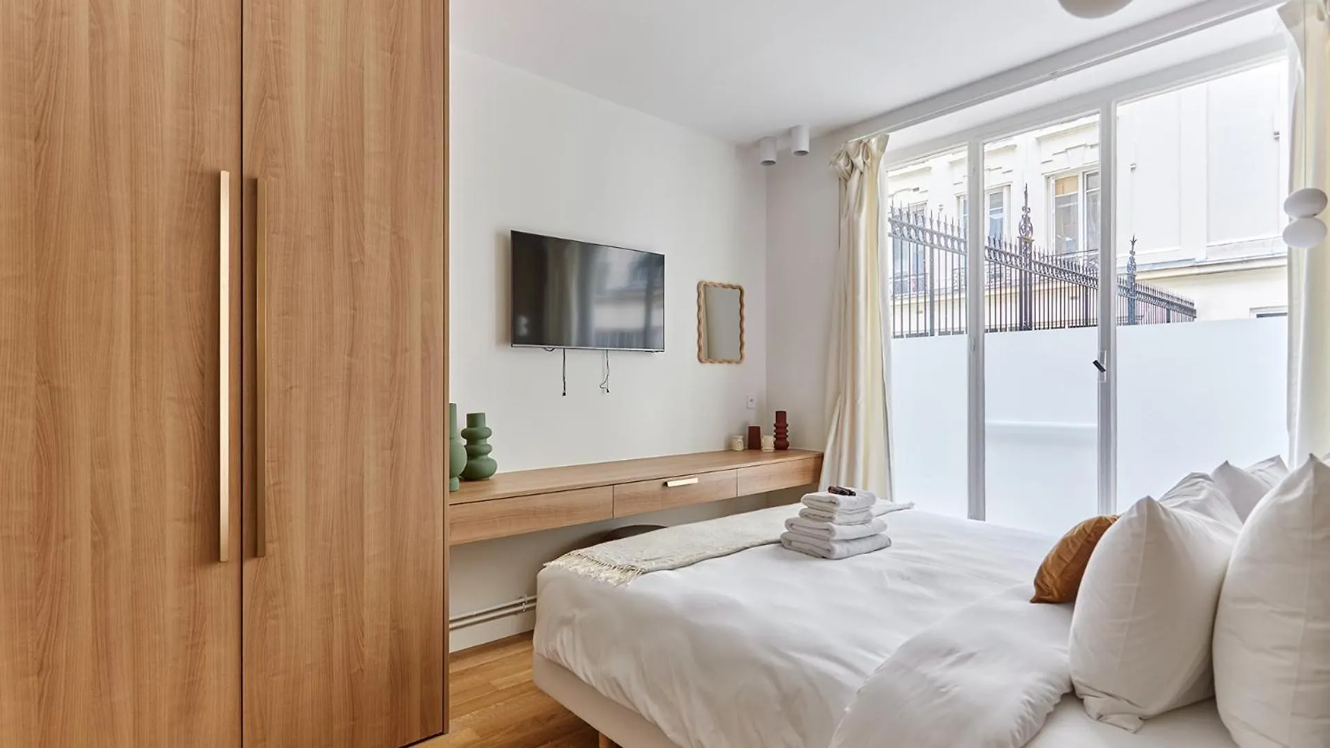 Apartment Exceptional 3 Bedrooms Heart Of By Prestige