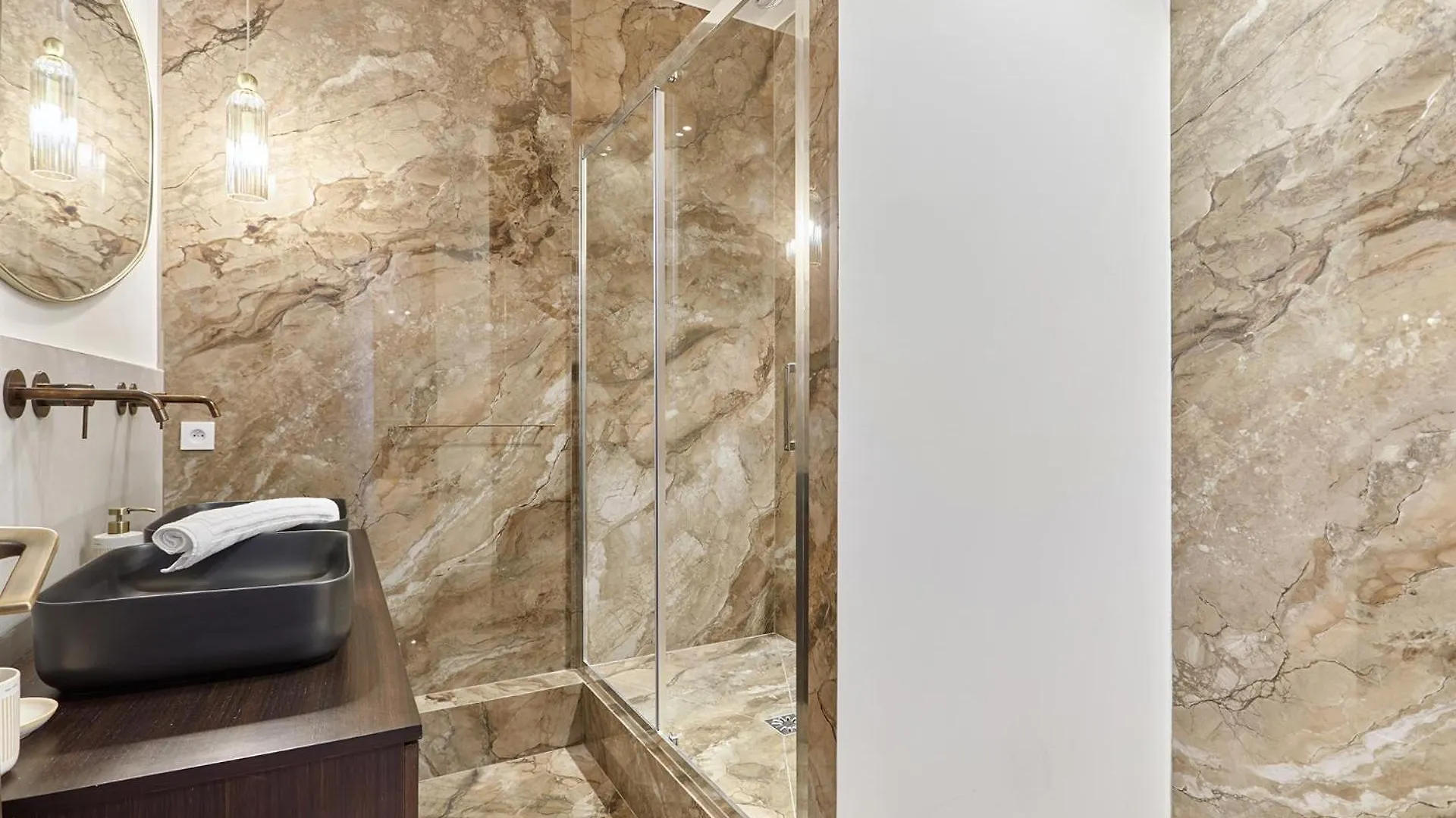 Apartment Exceptional 3 Bedrooms Heart Of By Prestige Paris