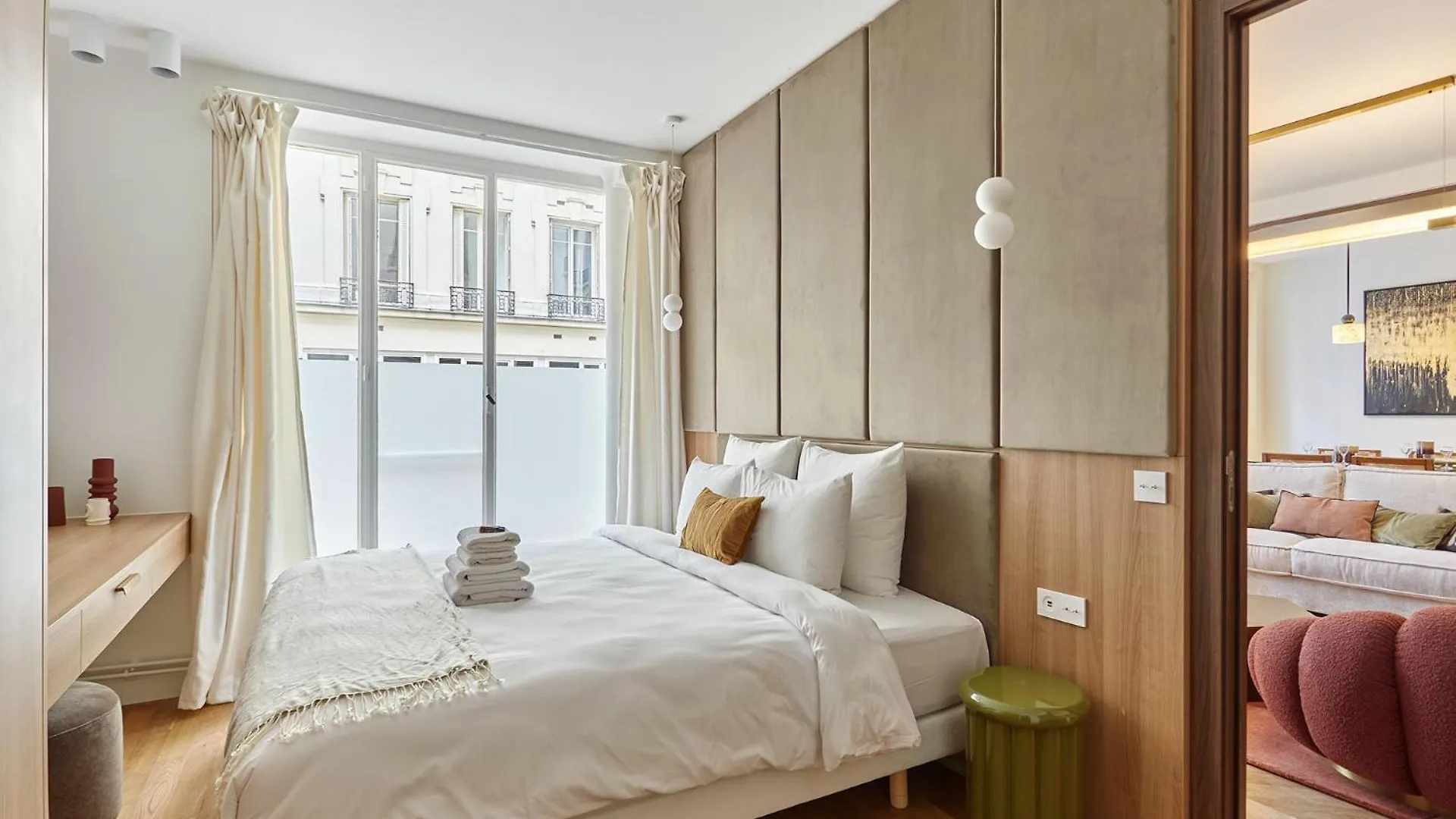 Exceptional 3 Bedrooms Heart Of By Prestige Apartment *