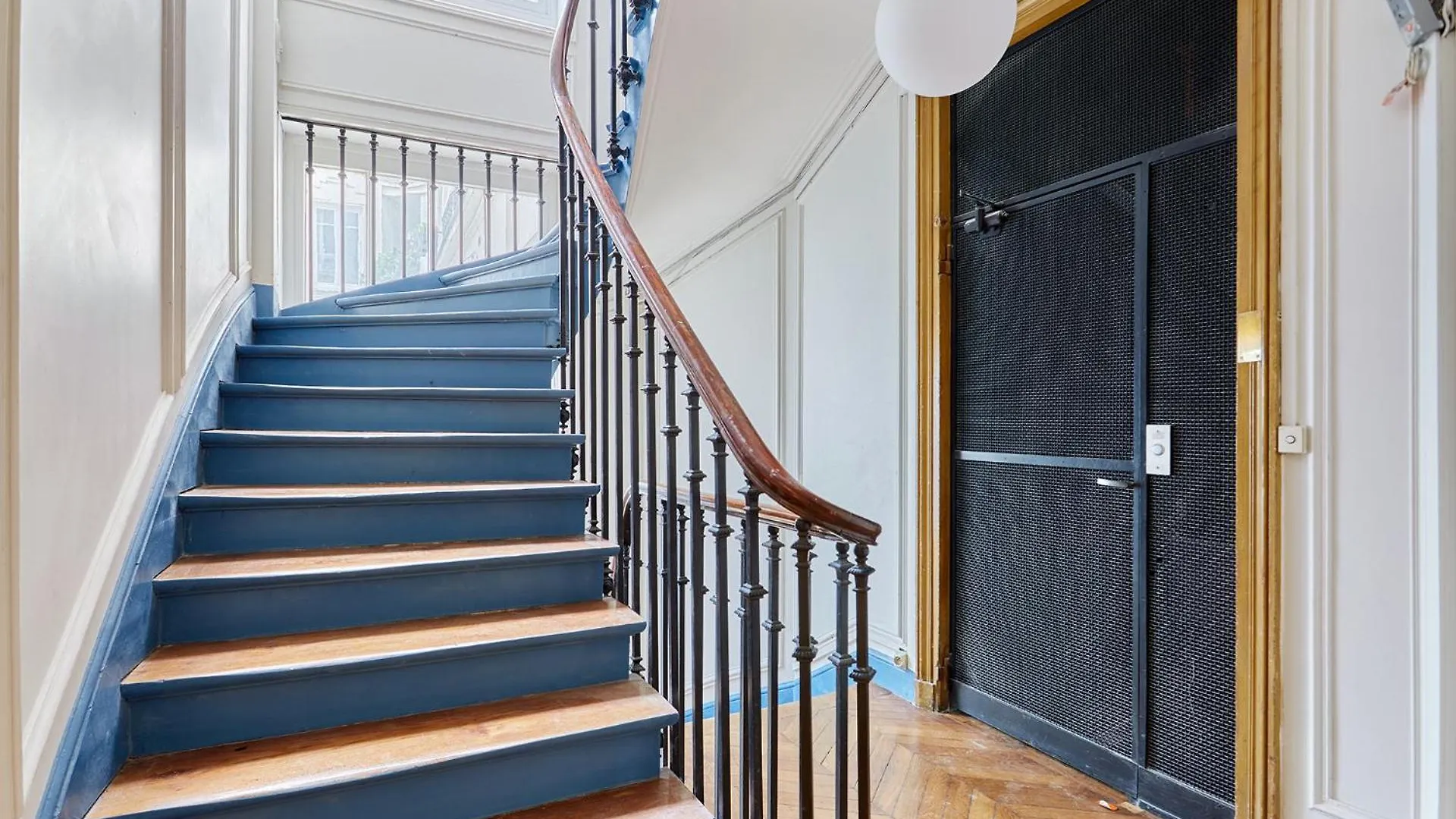 Exceptional 3 Bedrooms Heart Of By Prestige Apartment *