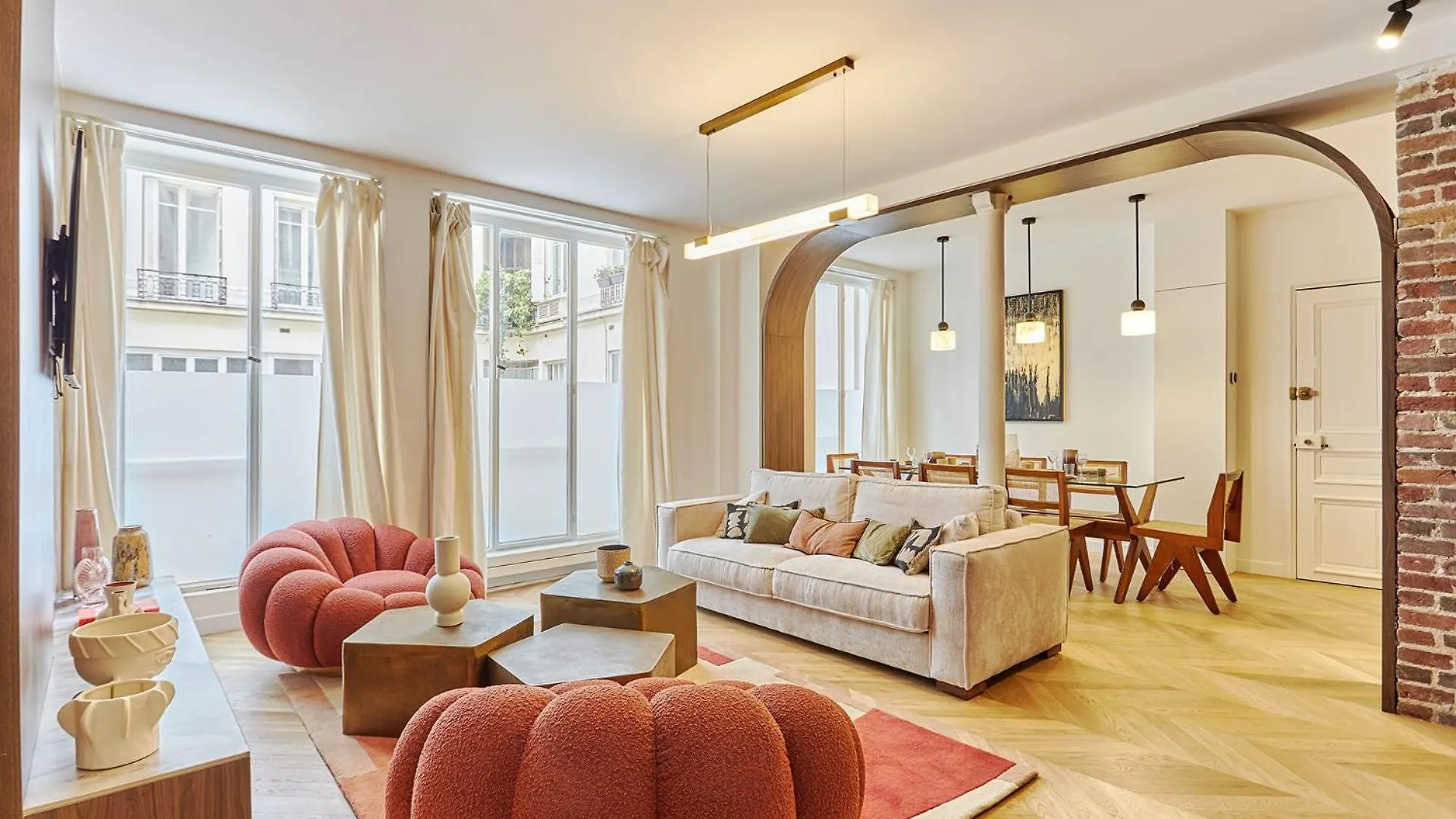Exceptional 3 Bedrooms Heart Of By Prestige Apartment *