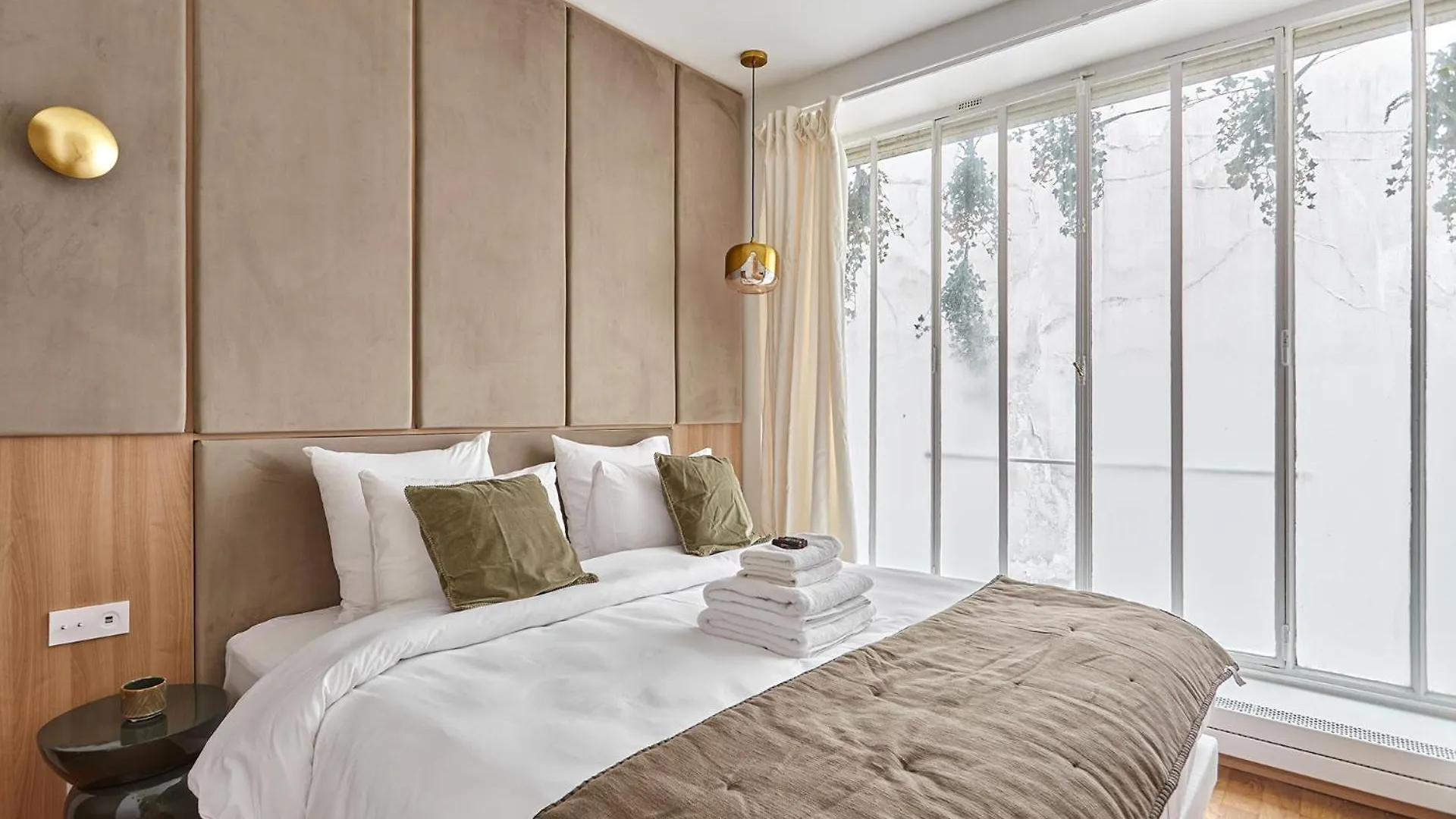 Exceptional 3 Bedrooms Heart Of By Prestige * Paris
